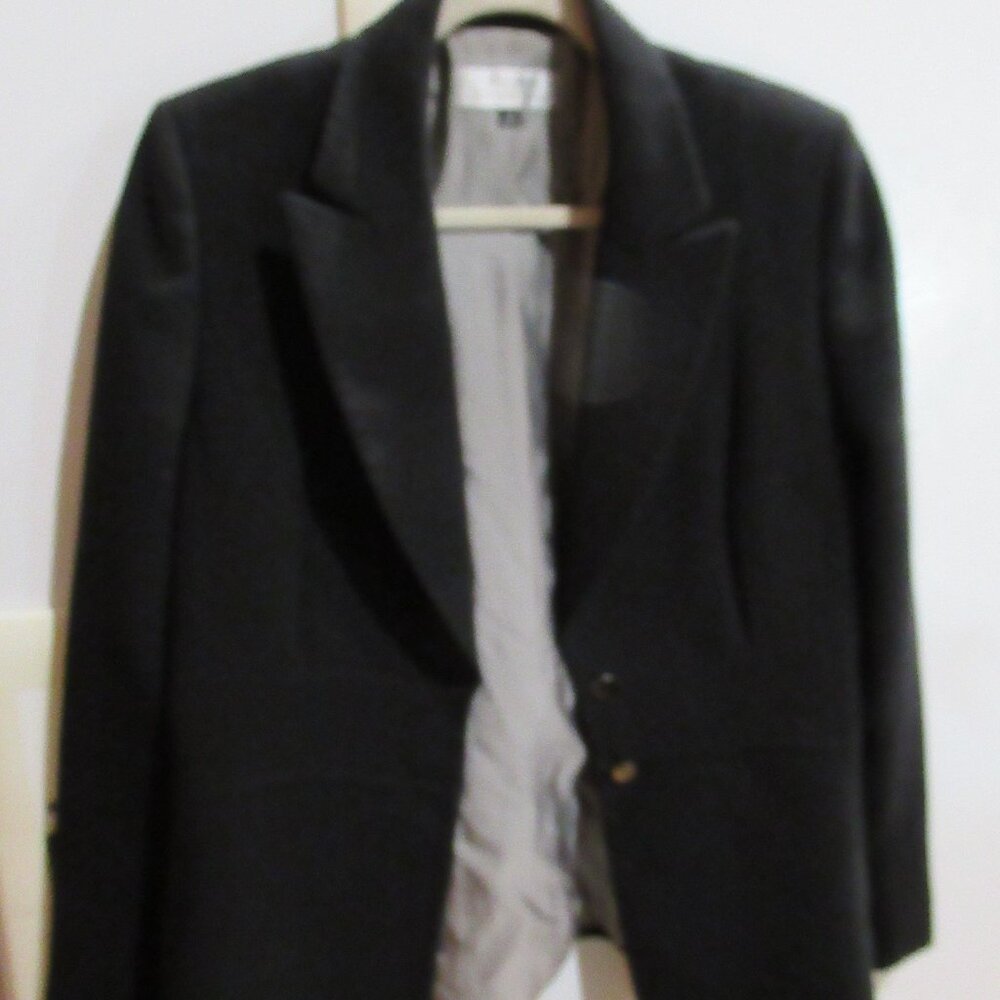 Tahari lined black 2 button blazer 8 poly blend